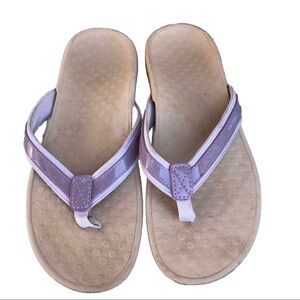 Vionic pink thong comfort sandals. Size 10.